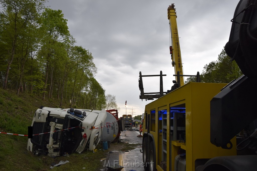 VU Gefahrgut LKW umgestuerzt A 4 Rich Koeln Hoehe AS Gummersbach P256.JPG - Miklos Laubert